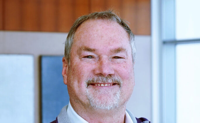 Dan Phillips Headshot2